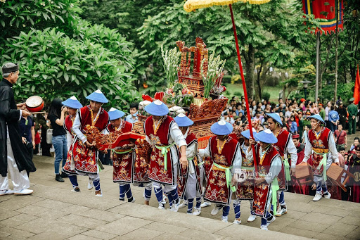 Sáng nay 14/4 (mùng 10/3 âm lịch), ngày chính hội Giỗ tổ Hùng Vương - Lễ hội đền Hùng khai mạc bằng nghi lễ dâng hương và rước kiệu.