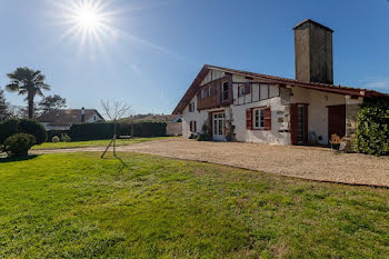 maison à Amendeuix-Oneix (64)