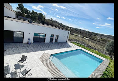 Villa avec piscine et terrasse 2