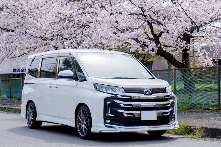 ノアのサクラと愛車に関するカスタム事例の投稿画像1枚目