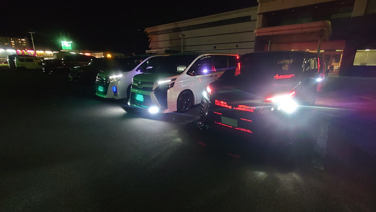 ヴォクシーの生足はムラムラするらしい・チームGlanz・JVR Drive・低そうで低くないほんのちょこっとだけ低く見える車・減衰調整に関するカスタム事例の投稿画像2枚目