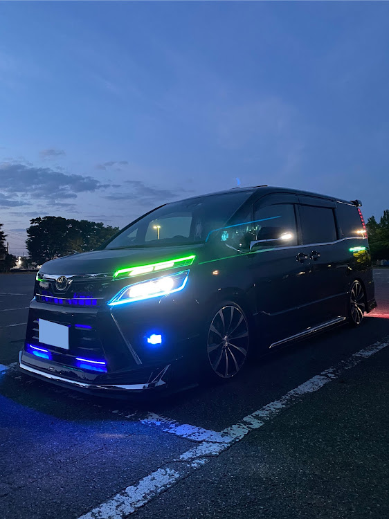 ヴォクシーのガソリンスタンド・LOOP POWER SHOT・猛暑日・ドライブ・ヒカリモノに関するカスタム事例の投稿画像5枚目