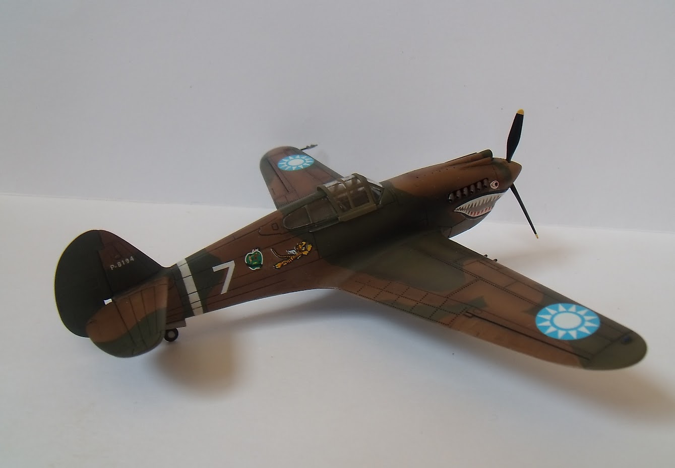 [Trumpeter] Curtiss P-40B Ds4ziZBHWk6Nad9ex7PBpD-f7Es89Hbh8wXn7Uyu9jeHLEB5sFierHW1ha-O-uQP9jPGAxwfFrkV92FGRcmNPM963VPOqWLUdAw4Zv0zmHqpi9jcDgr3JWEJamLS5iexH6g9qcm3sPsdOjL_cIg1zxjNKpqMGWZSmRLSExaUKpC0ik6j-jOJXh8NX60redbEFUR8PfZaqrmLjTEViVE-Xn6qLQAZxSt4t7mWSFwf1JehmMpoyWa68BFUB6HTNrZIFg3dAWns35eGckR_cA1yVbcvo--G_T9dwtsQkLfuAwYiGTL4KCT6DYK-oyuyQaPKM8yDguoIADX01r4sXNwG6wUJ462ZO5-7CNmwYzUAWOGXQLok4BfJ8B9UbxKiJnPGQFTtx3IoITFzk62XroKnFL8D8pHn5RXK_R6Z_WQLe_UDAmhip3wgi7yGY1AvFVkOmNXAAzoCqRpc73IiWZQm__6wxiwHZEWrA7v2Btg35eMa6pJtPUQd0tXyids1t_hFPw8XHe72ExlPLahA7oxoy6qVnn-JhE_bQOWXqyDzAi_jH8YSi3l_hudZayQ7G6FyqTAcFSyOgClrLa6dHcGej7cKBTv-ywg9Mhe9fhE=w1339-h929-no