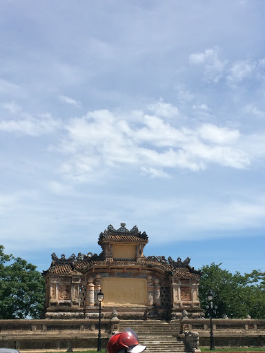 Monument to Vietnamese who Die