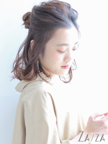 前髪なしのミディアムヘアアレンジ 簡単 可愛い旬顔になれるこなれヘアをご紹介 Trill トリル