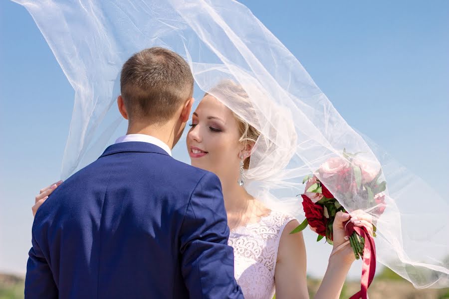 Wedding photographer Yuliia Rastvorova (radiojuli). Photo of 14 August 2020