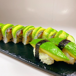 Green Dragon Roll w. Sushi