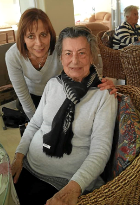 Nina Drigianakis and her mother, Loula Paxinos, who died of Covid-19 last year.