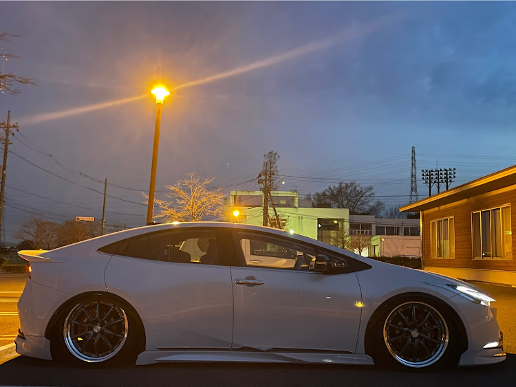 プリウスの青い夜空が素敵だったので・プリウス60系・今宵も投稿致します！・CARTUNEを楽しみましょう！・オンリーワン仕様に関するカスタム事例の投稿画像1枚目