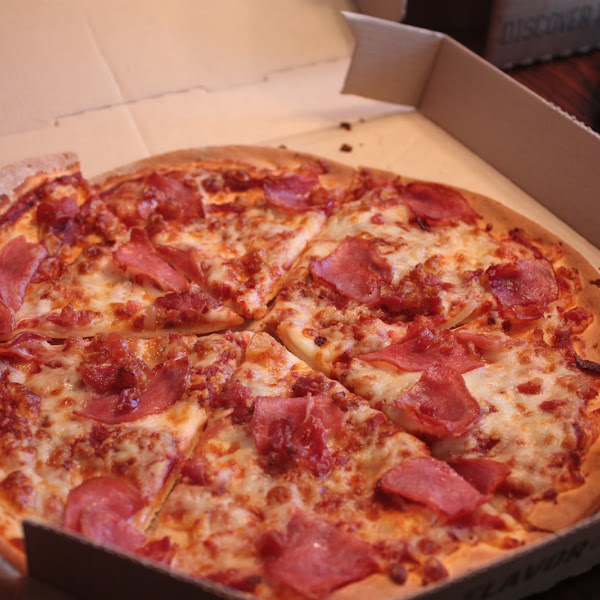 FMGF crops these photos to be square, so I hope this works.
Ham and bacon Pizza Hut pizza.