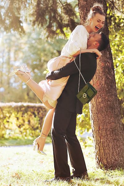 Fotografo di matrimoni Polina Grishenina (melsco). Foto del 25 gennaio 2016