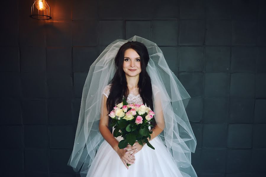 Fotógrafo de casamento Elena Vishnevskaya (lenalena). Foto de 15 de agosto 2017