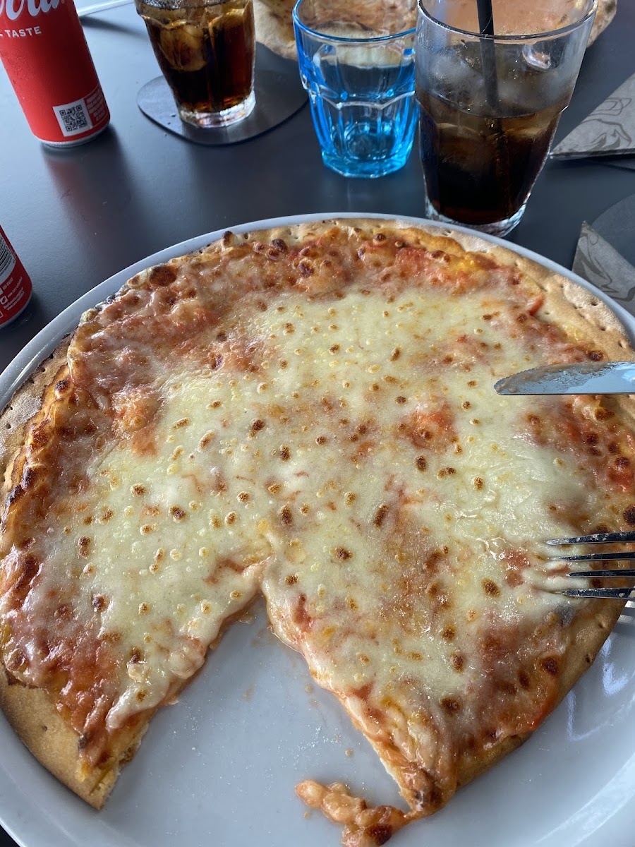 A gluten-free margherita pizza at PepeBianco