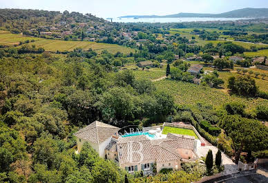 Villa avec piscine et terrasse 4