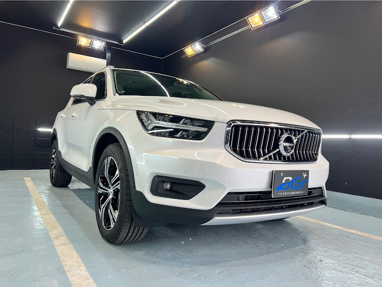 堺市のガラスコーティング・ラッピング専門店BGrさんが投稿したBGr・ガラスコーティング・ボルボ・XC40・ホイールコーティングに関するカスタム事例の投稿画像1枚目
