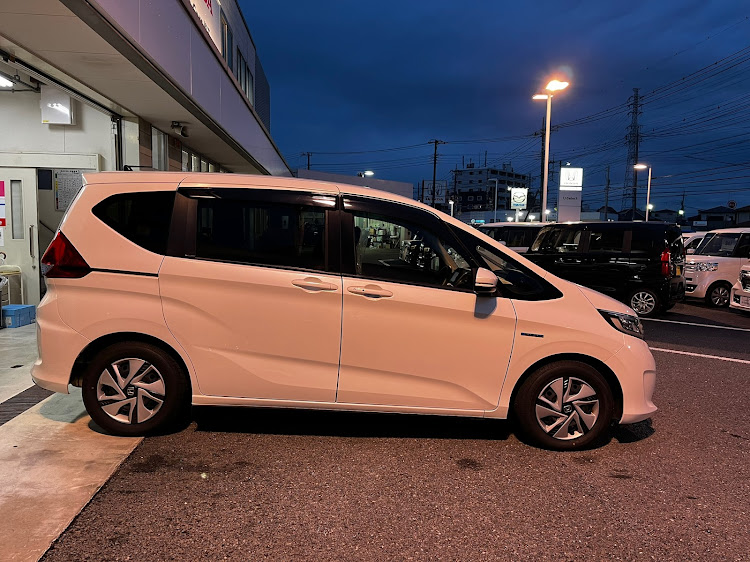 フリード+の本日納車・よろしくお願いしますに関するカスタム事例の投稿画像4枚目