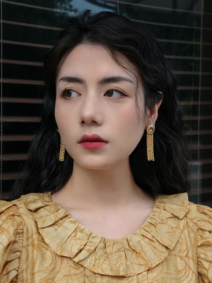 Dames Retro Zilveren Pin Oorbellen met Kwastjes. Stijlvolle vintage oorbellen, perfect om je look te verfraaien en je persoonlijkheid te accentueren.