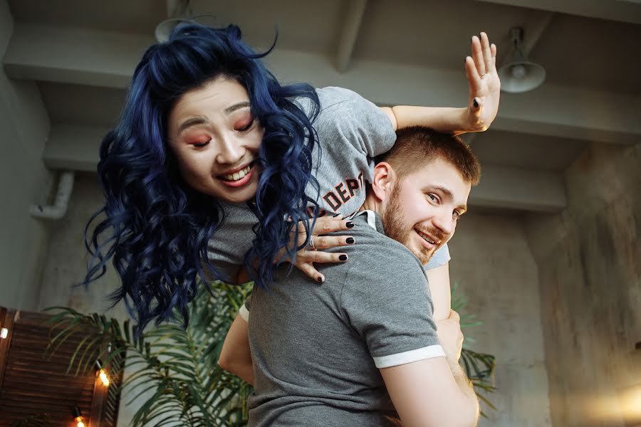 Fotógrafo de casamento Aleksandra Zhuzhakina (auzhakina51). Foto de 6 de janeiro 2019