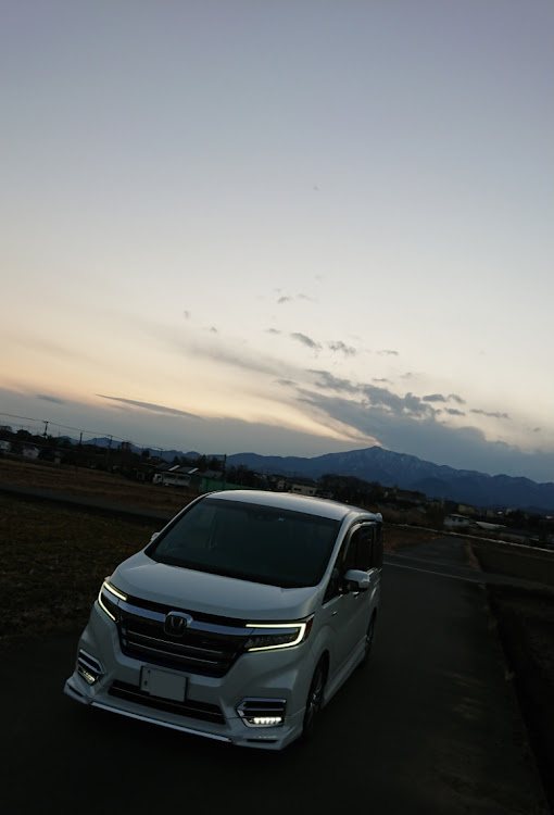 ステップワゴンスパーダの仕事帰り・夕暮れに関するカスタム事例の投稿画像1枚目