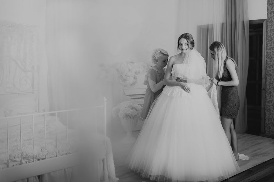 婚禮攝影師Kseniya Romanova（romanova）。2017 8月10日的照片