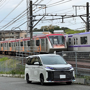 ヴォクシー ZWR90W