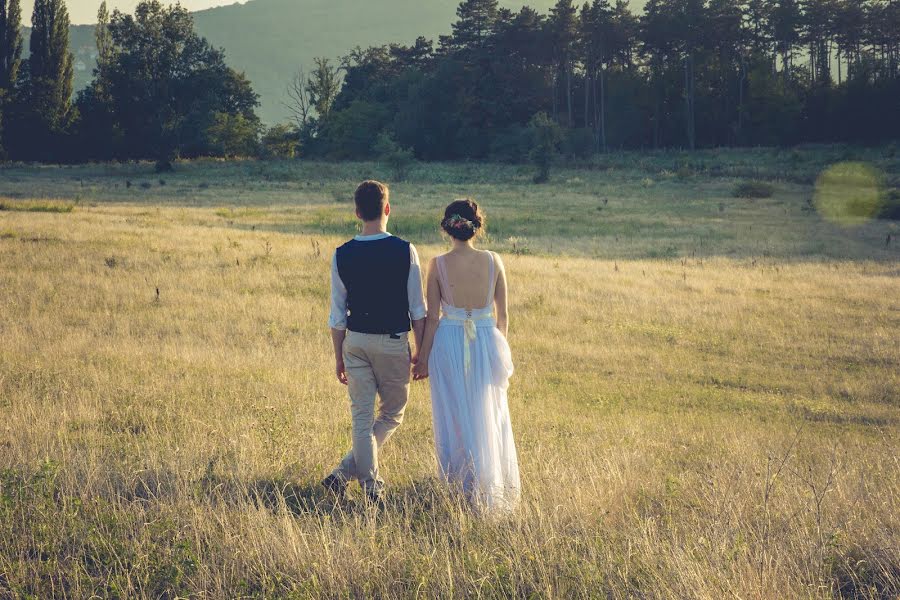 Fotógrafo de casamento Szabina Farkas B (farkasbszabina). Foto de 8 de janeiro 2016