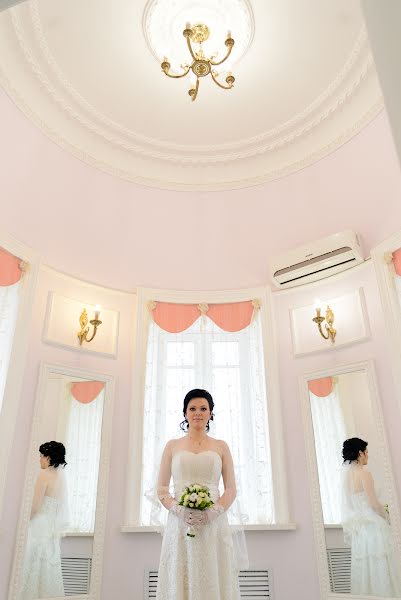 結婚式の写真家Yuriy Syromyatnikov (yurilipphoto)。2016 3月31日の写真