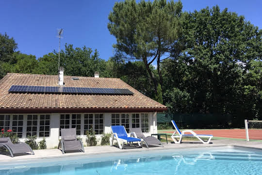 Seaside villa with pool