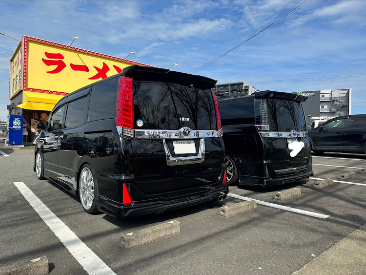 ヴォクシーの低くなさそうで低くない車・ドライブに関するカスタム事例の投稿画像6枚目