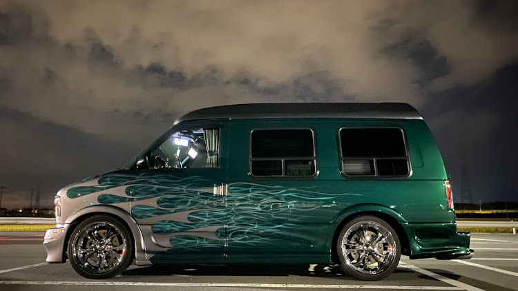 アストロの真横・アメ車・クルマ好きに関するカスタム事例の投稿画像1枚目