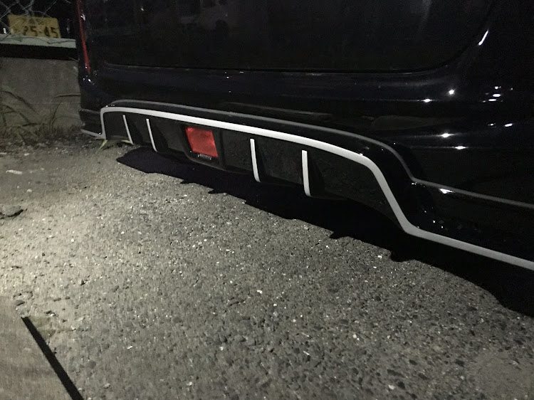 Nボックスカスタムの車高調整・フロントグリル交換・リアスポイラーに関するカスタム事例の投稿画像2枚目