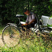 Vado in bici al parco a leggere un libro di 