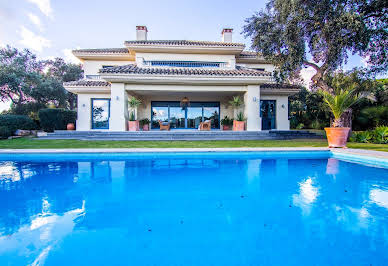 Villa avec piscine et terrasse 2