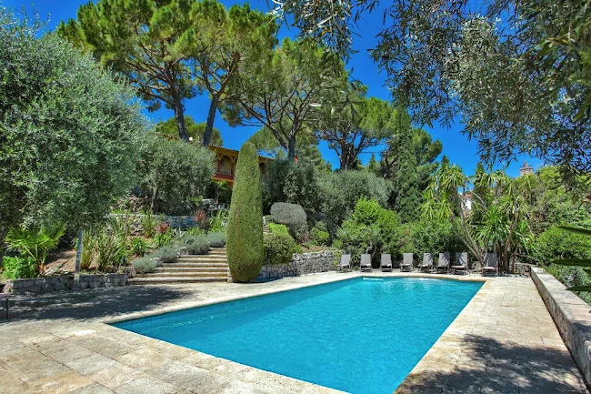 Beautiful and Elegant Villa in the Center of Old Mougins