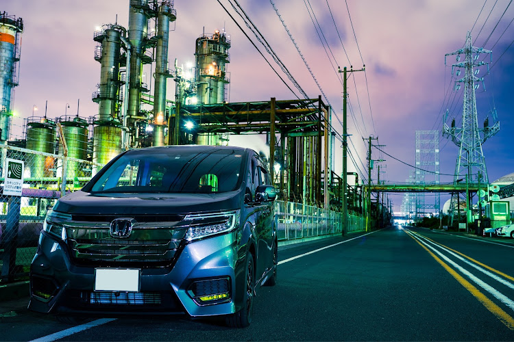 ステップワゴンのステップワゴンスパーダクールスピリット・工場夜景と愛車・夜撮影・イエローフォグに関するカスタム事例の投稿画像1枚目