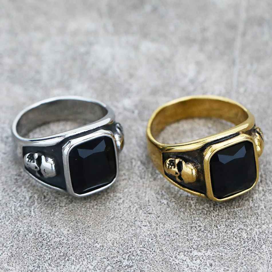 Anello da uomo retrò personalizzato in acciaio al titanio con gioielli incastonati, stile vintage, un regalo ideale e un accessorio unico.