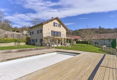 Maison avec piscine et jardin 15