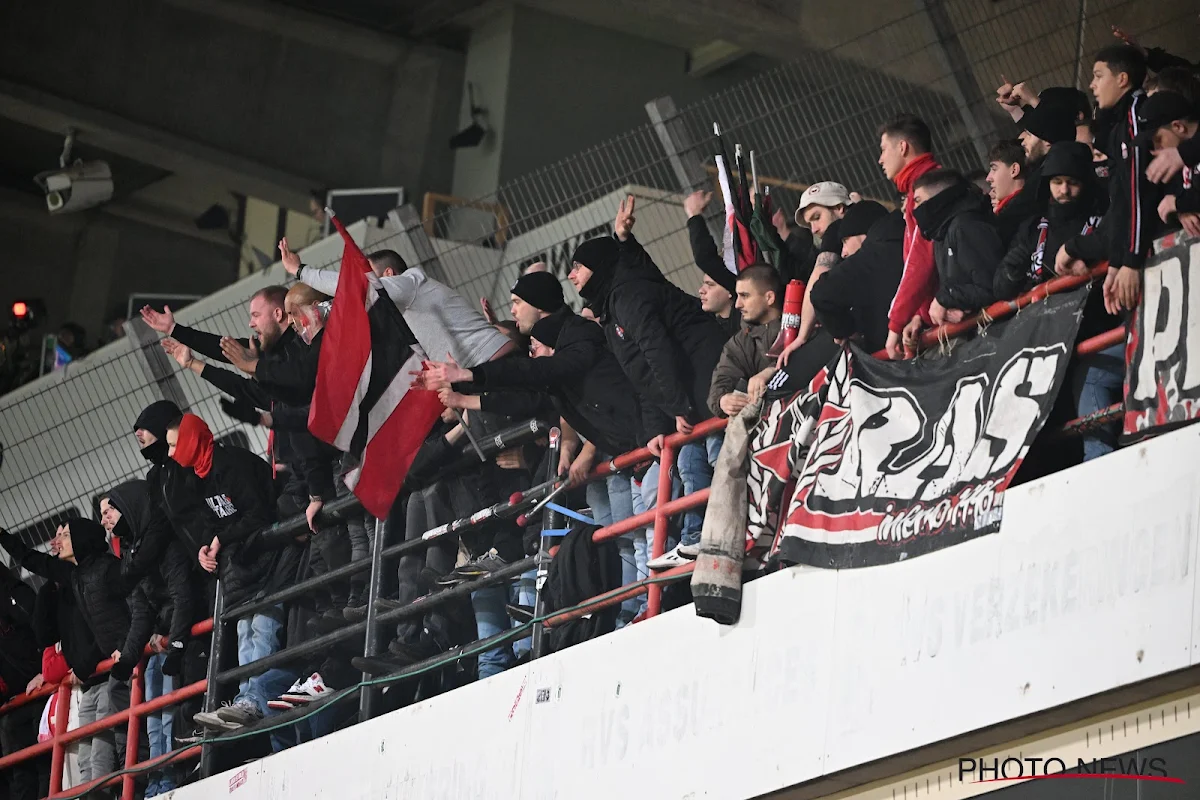 Furieuze fans van Standard Luik eisen uitleg van de spelers en blokkeren de spelersbus