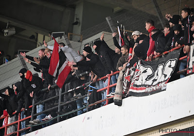 Furieuze fans van Standard Luik eisen uitleg van de spelers en blokkeren de spelersbus