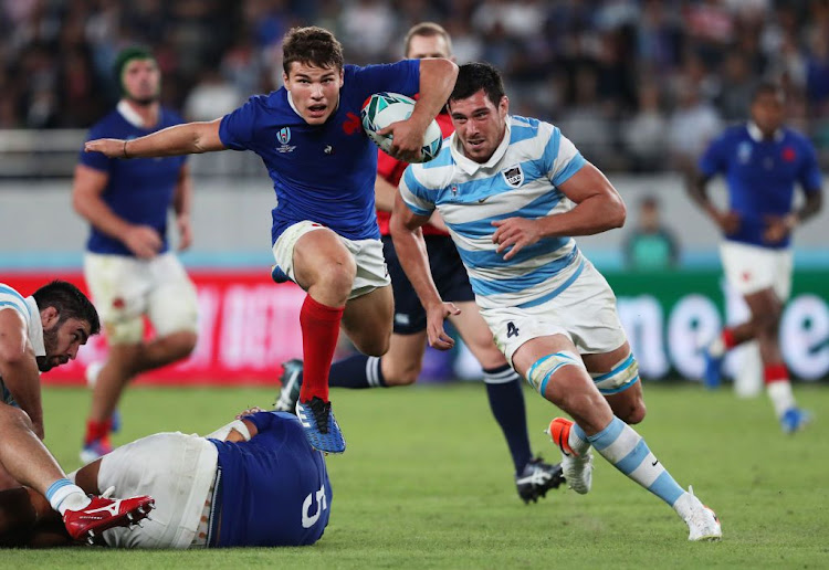 Antoine Dupont of France runs with the ball during the Rugby World Cup 2019 Group C game between France and Argentina at Tokyo Stadium on September 21, 2019 in Chofu, Tokyo, Japan.