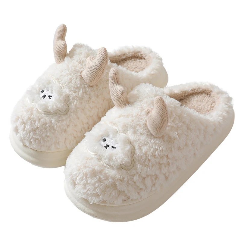 Warme, antislip wolk-pluche slippers voor thuis en in de slaapzaal. Comfort en veiligheid binnenshuis.