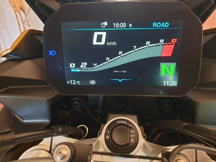 The TFT colour display connects with smartphones.