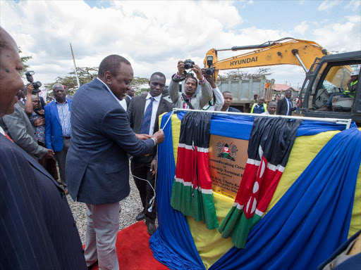 President Uhuru Kenyatta unveils a plaque to commission the construction of phase one of Terminal 1 at Nyaribo Airstrip, Nyeri County.