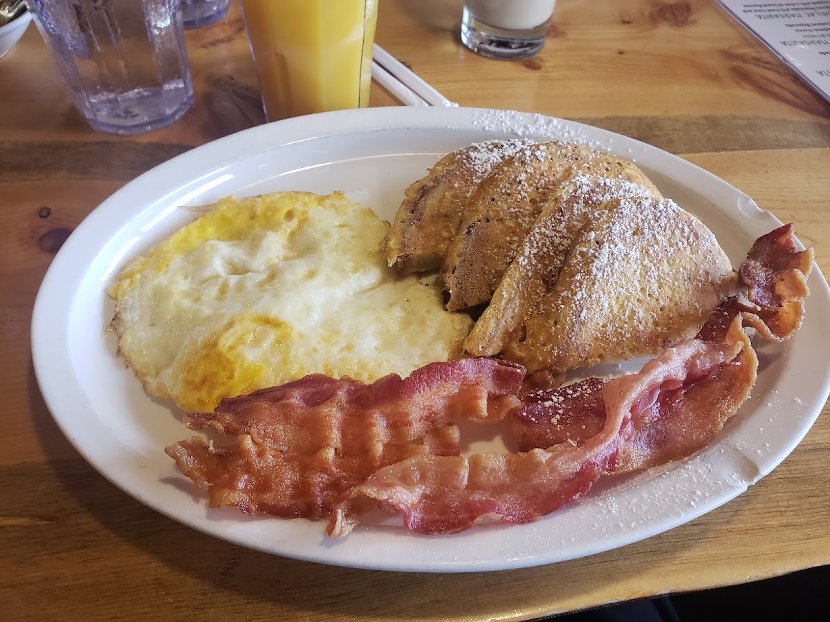 Gluten free French toast.
No cross contamination.
Had to get my eggs super cooked bcuz I'm pregnant. First breakfast place that cooked them through and new about celiac!