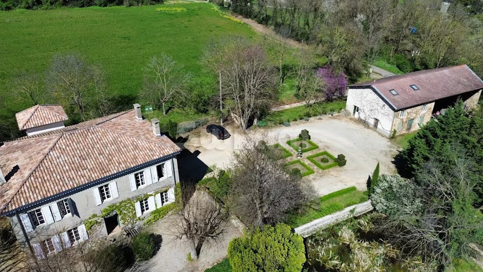Vente propriété 12 pièces 425 m² à Roussillon (38150), 895 000 €