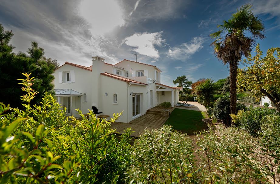 Vente villa 7 pièces 154 m² à Vaux-sur-Mer (17640), 799 900 €