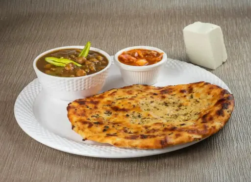 Amritsari Kulcha 1 With Chole (200Ml)