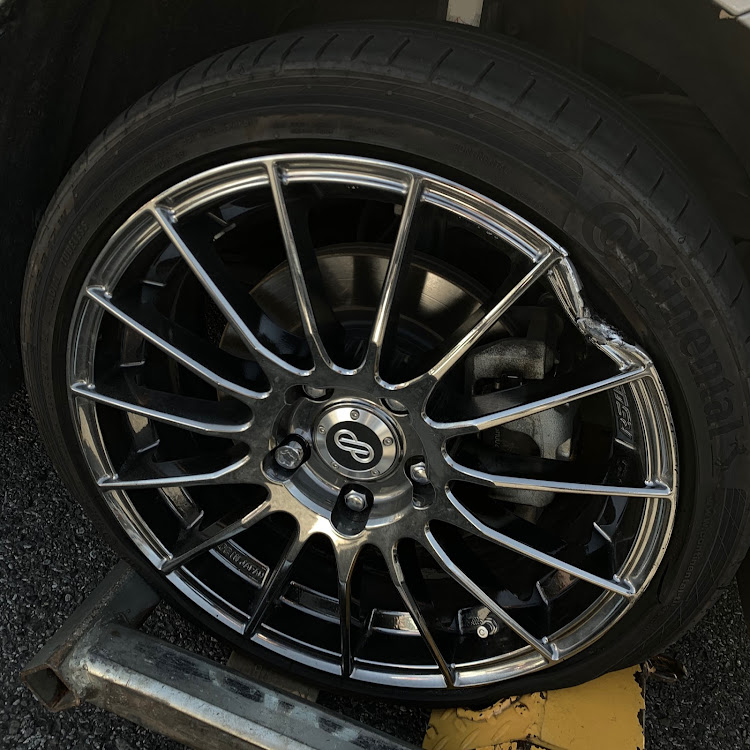 スイフトスポーツのエンケイホイール・RS50に関するカスタム事例の投稿画像1枚目