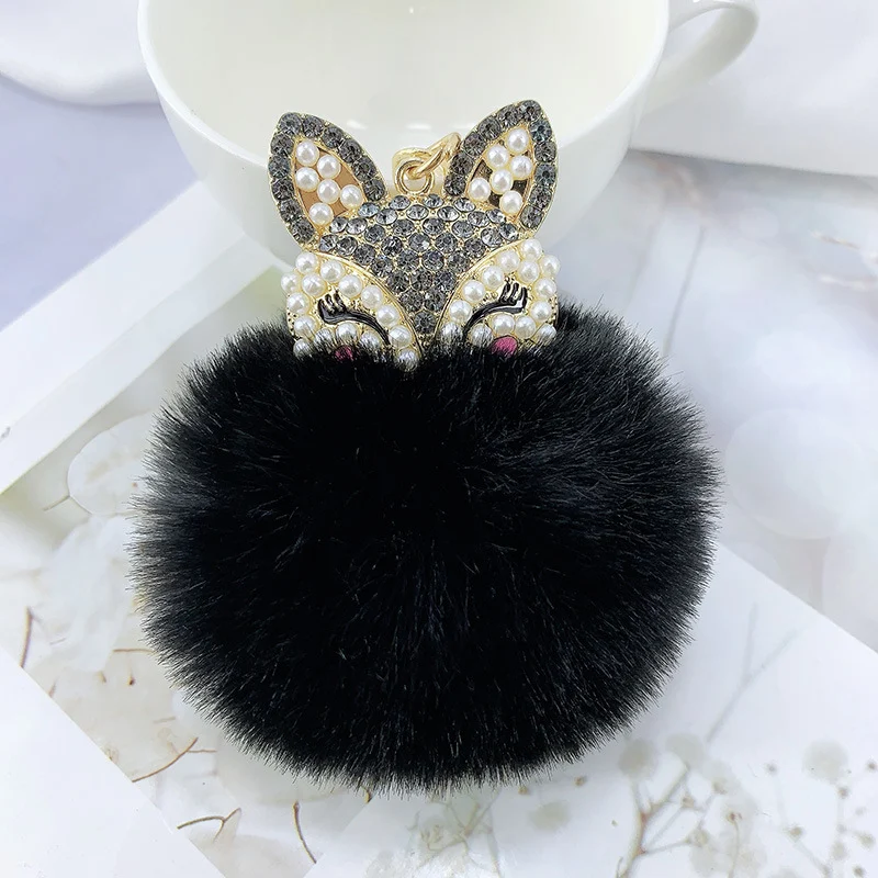 Sleutelhanger met legering parel strass vossenbont bal hanger, een stijlvolle en luxueuze accessoire voor uw sleutels of tas.