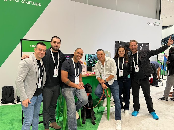 Membros do time Woof no lounge do Google Cloud Next 2023